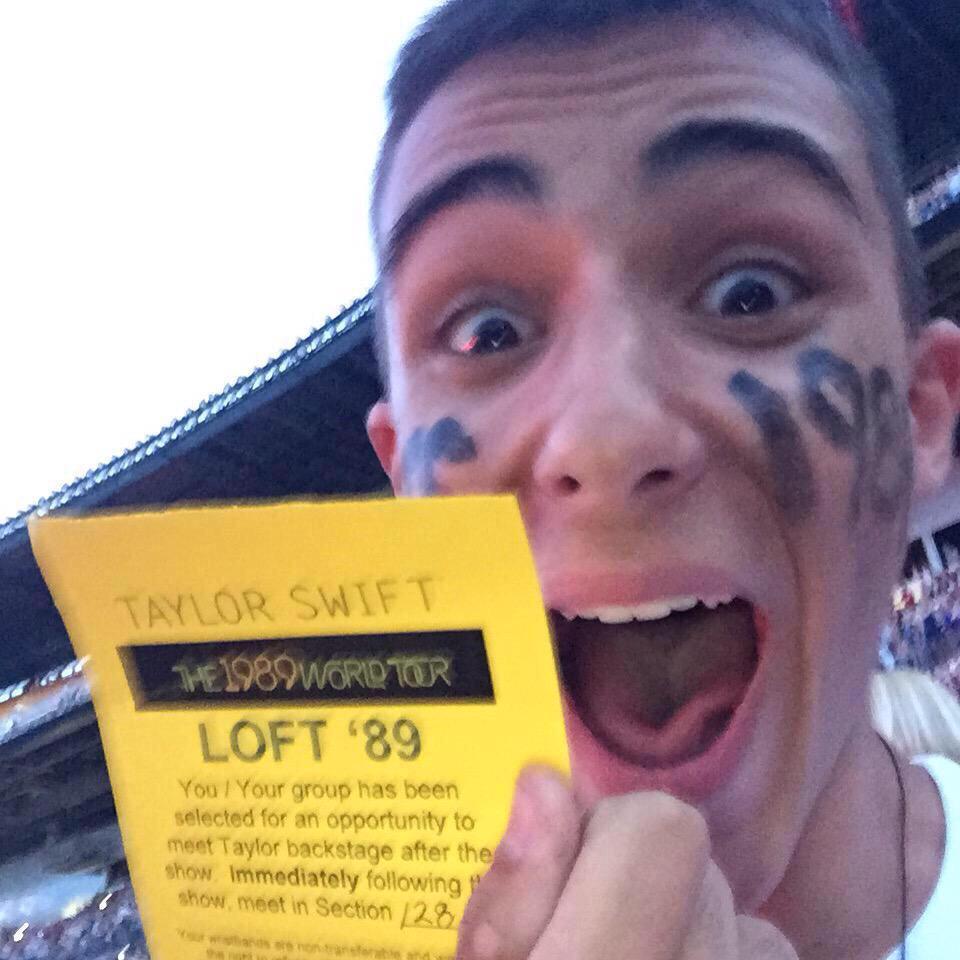 SwiftNYC's tweet photo. Congrats on Loft 89 to these people and more! Next show is Charlotte, NC! 💕 #1989TourPittsburgh http://t.co/79s11k3U9L