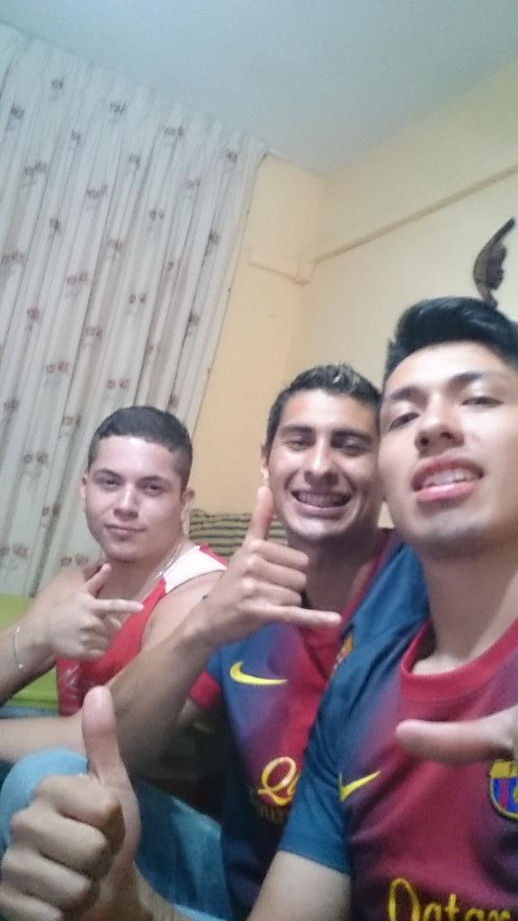 MarlonStar93's tweet photo. Después del partido @Kevin_Castro3 @arce_steven http://t.co/84aMCvBBJq