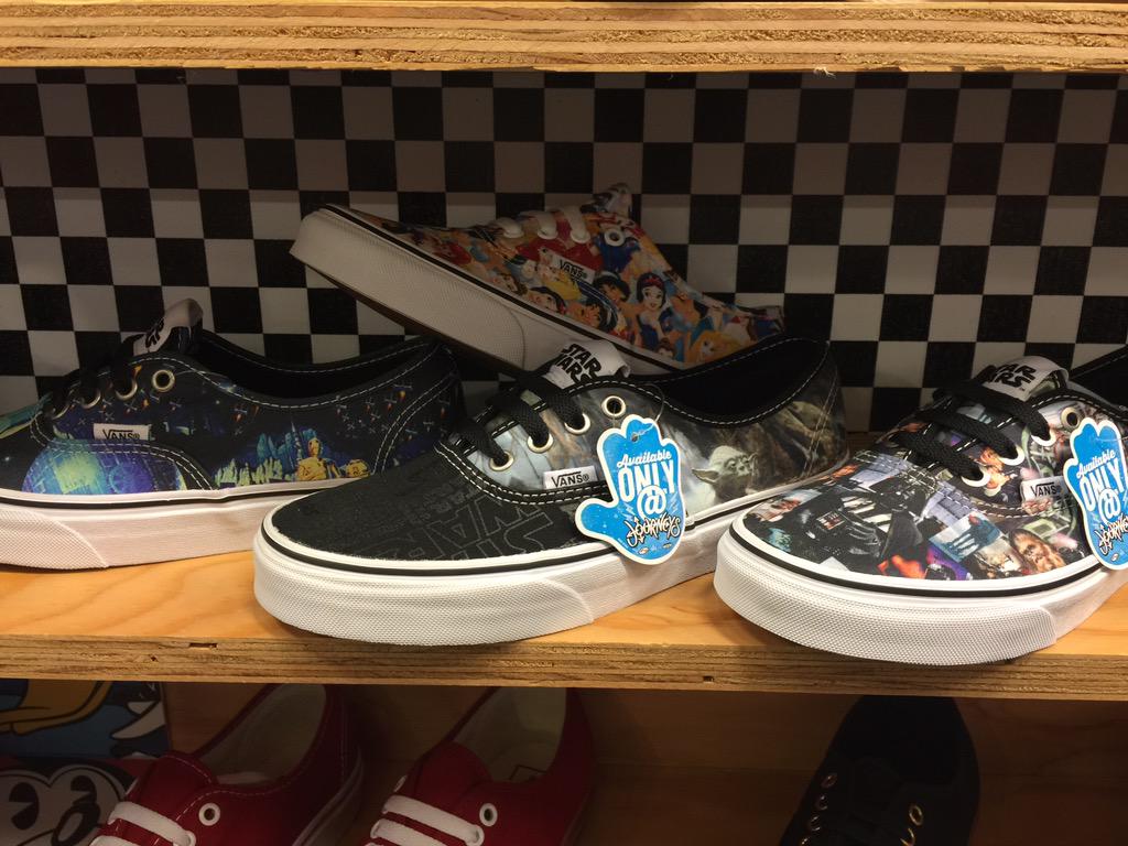 raylineperez's tweet photo. @cristela9 #starwars is all you and I'm #Disney Saw these and told my dad we should get these for #cristela http://t.co/LhPkxcT3O9
