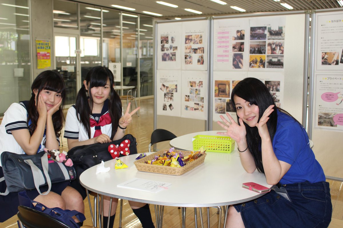 高千穂大学 Takachihouniv En Twitter 女子学生企画ブースでは女子学生と楽しそうに対談しています 高校生のみなさん あんなことやこんなこと を女子大生とお話しませんか オープンキャンパススタッフ 金子 Http T Co Ohl3qet0d9