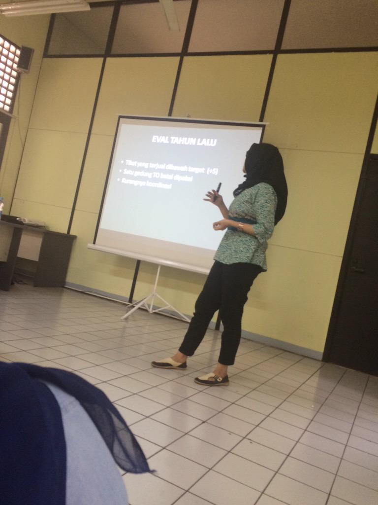 Nomor urut 1: Nabella Junita Putri (fisip2014). Sedang mempresentasikan grand design TOBK Saimala 2016