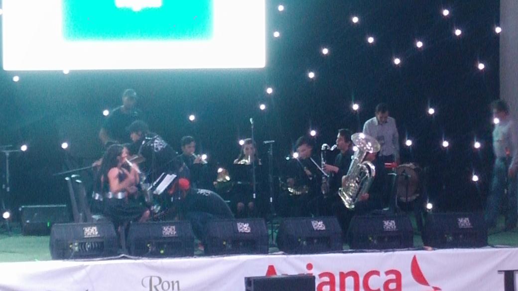 BandaTunja's tweet photo. Listos en tarima para nuestra ronda pública #Tenteto por #Tunja en el #Mononuñez. @AlcaldiaTunja @boyacasietedias http://t.co/4XgwzA3otY