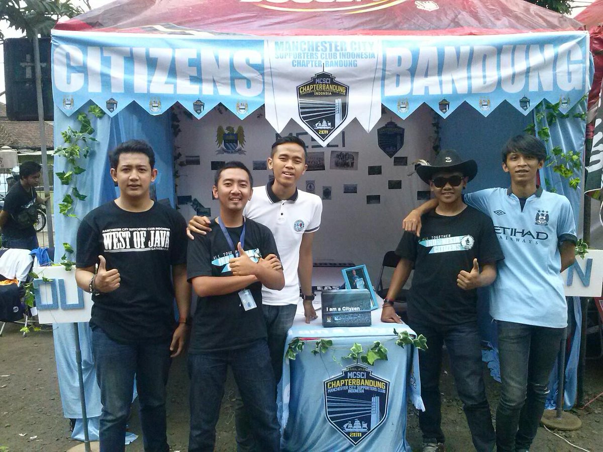 MCSCI_Bandung's tweet photo. Pose dulu di booth kita #IFFAFEST2015 cc:@INA_Citizens @MCFCIndonesian http://t.co/WS8u14fagH