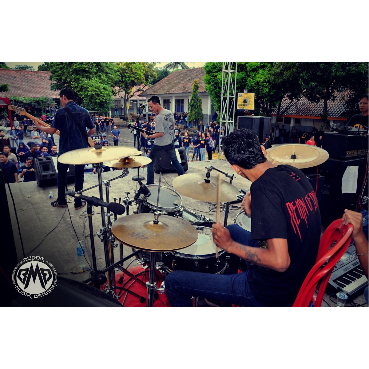 FREE SALE on the stage at #SmanbulEuphoria \m/ #MusicOnStage #WeRawk #WeRock #FreeSaleBand #BogorID ! cc <a href="/BmbBOGOR/">✪BOGOR MUSIK BERISIK</a>