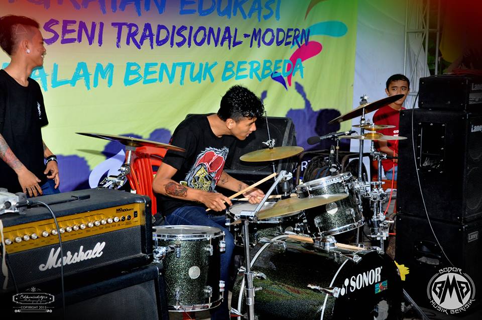 BeatBlasting Drummer kita @FachrySY Perform On The Stage !