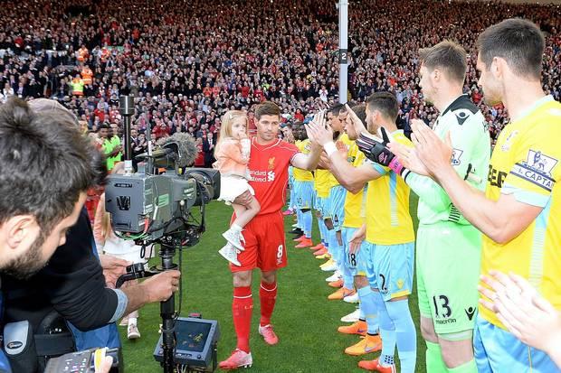 paddypower's tweet photo. Yeah, yeah. Xavi got a decent send off. Doesn't quite beat a guard of honour from Crystal Palace though. http://t.co/5ld6ylP9kJ