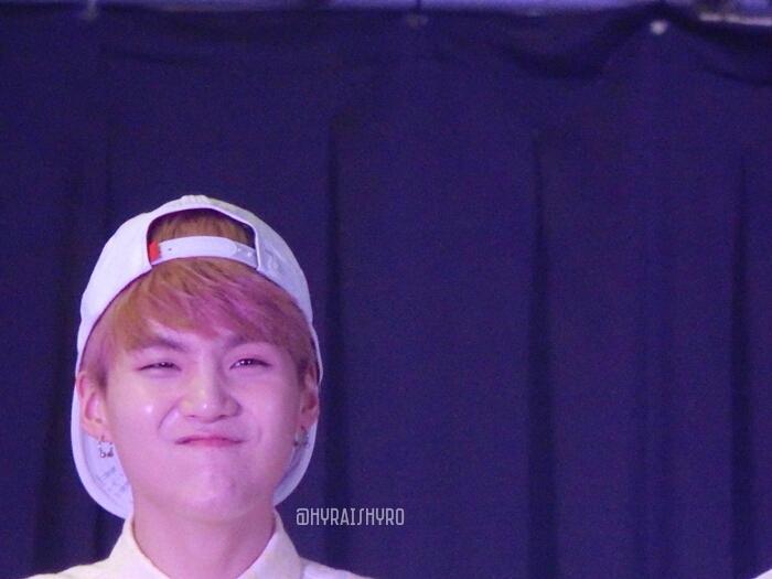HyraIshyro's tweet photo. stil can't get over this boy. haha #슈가 #5June2015 #HelloSession #TRBinMY http://t.co/9zubisHub8