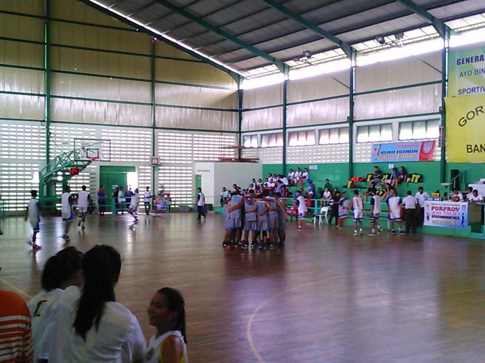 RTIKbwi's tweet photo. Kab.malang mengenakan jersey abu2 sedangkan kediri putih. #porprovjatimV #RTIKBWI #BWI #BASKET http://t.co/vAqnvn3KPq
