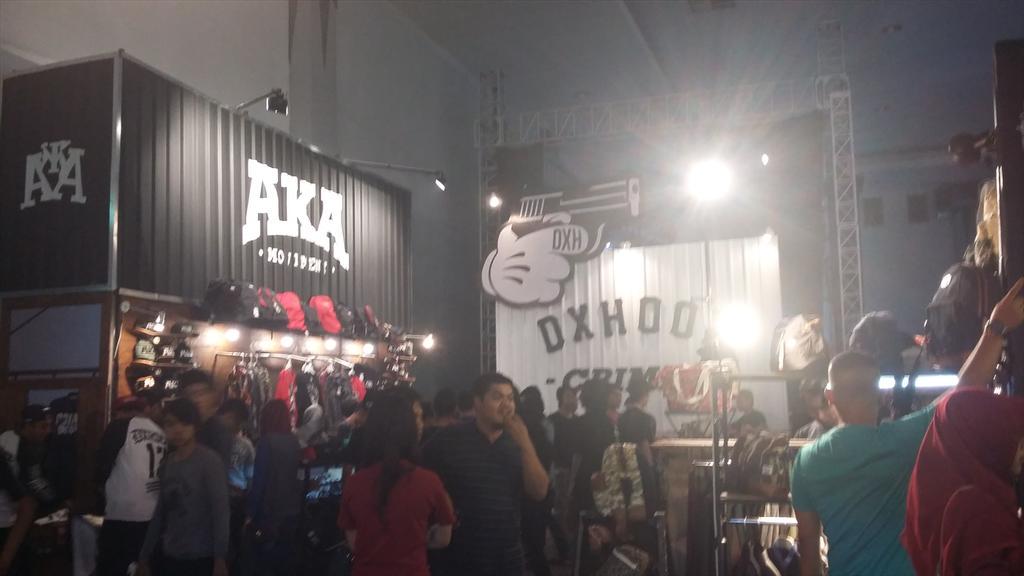 AKAmovementYKC's tweet image. INI INDIE CLOTHING CARNIVAL @ShowcaseEvent BUKAN PELABUHAN !! WRAKAKAKAKA #KONTAINER #AKASU !! #AKAFORLIFE