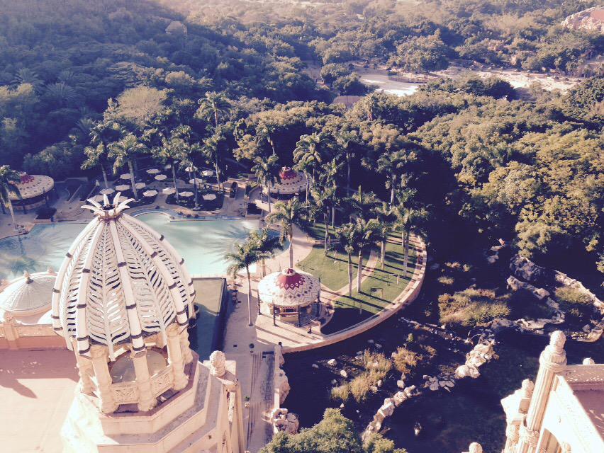 FrankiClemens's tweet image. Childhood relived at Sun City. #flytosuncity #FlySAExpress . @SunCityResortSA @flySAExpress @NorthWestProvin