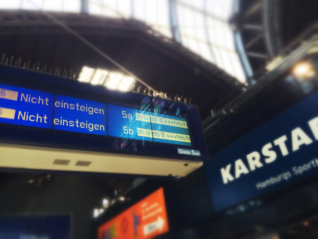 Heute schon mal los zur <a href="/webinale/">webinale</a>. Dazu Spaß mit der DB: "ICE 791 heute ohne Speisewagen von Gleis 8 statt Gleis 5."