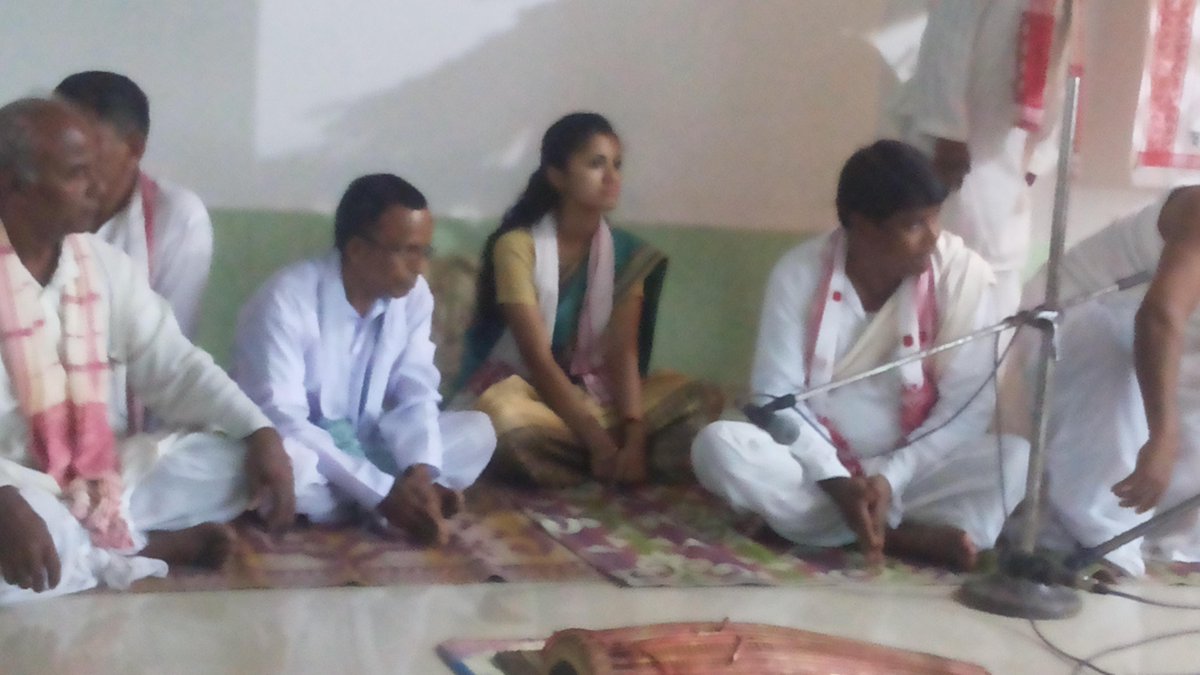 SouleFacts's tweet photo. Perfect weather to attend #BhagwatPath.....raining outside since morning.....just sit and listen & get enlightened. http://t.co/QH5SFhJWXt