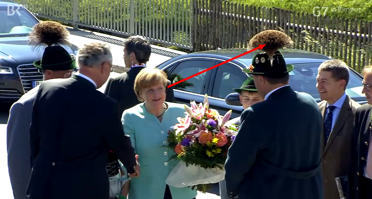 Muschelschloss's tweet photo. #Krün RT @galoki: Der #Gamsbart verfehlt seine Wirkung nicht auf die Kanzlerin #Merkel #G7 http://t.co/ow4nwbXFZk http://t.co/prcHBdMlnY