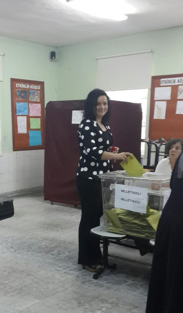 Geleceğimiz için, umutlarımız için  vatandaşlık görevimiz için oyumuzu kullayoruz.