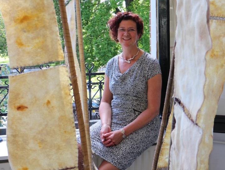 Een #ode aan mijn moeder @mariekeadrichem de net afgestudeerde #kunstenaar : ow.ly/NYBjB @KunstacHaarlem