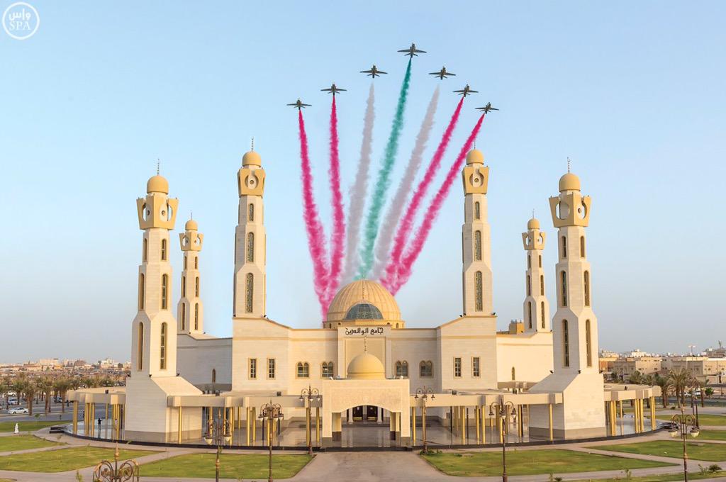 aaaass141885's tweet photo. "@3ajel_News: #صور 🔴

23 حركة جوية قدمها فريق #الصقور_السعودية في 25 دقيقة خلال مهرجان #تبوك .

#السعودية
- http://t.co/irsoZHc8sd"