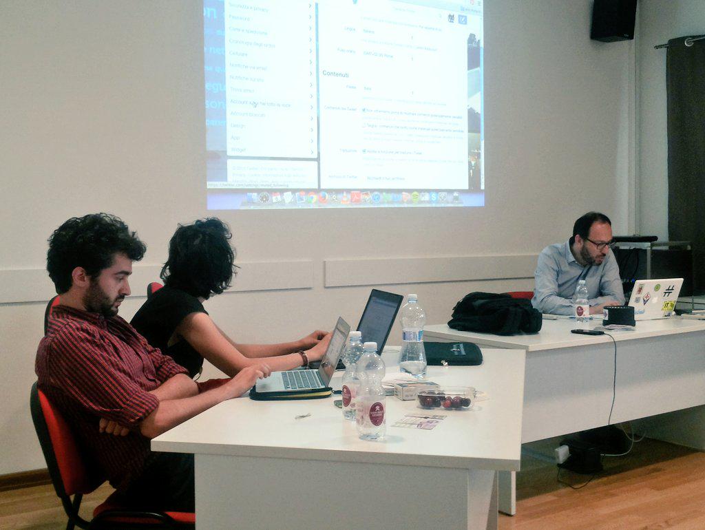 Incursione di #istantanee a #comunicateatro <a href="/fattiditeatro/">Simone Pacini</a>  <a href="/ComuneCernusco/">Comune Cernusco S.N.</a>. SIETE BELLISSIMI! <a href="/GiovDirez/">Giovani Direzioni</a> <a href="/cultwk/">Cultweek</a>