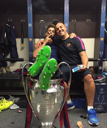 Here's Gerard Piqué, winning at life, just before he goes home to Shakira.