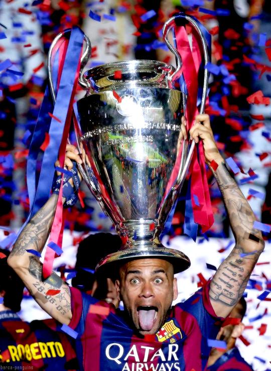 CampNouismyhome's tweet photo. DANI!!HAHAHA!!😃🏆#FCBarcelona🔴🔵#ChampionsLeagueFinal #UCLfinalle #ChampionsFCB #Tripletebarca http://t.co/5t9AHVOfmC