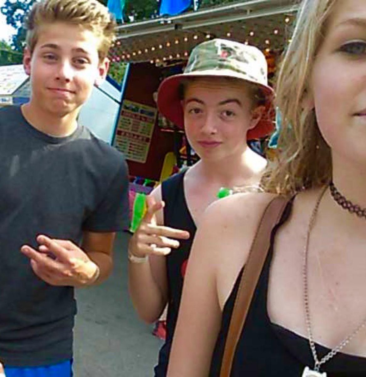 LukeJrFan1's tweet photo. #lukejr at oaks park yesterday with a fan http://t.co/AC5Aeo4O9M