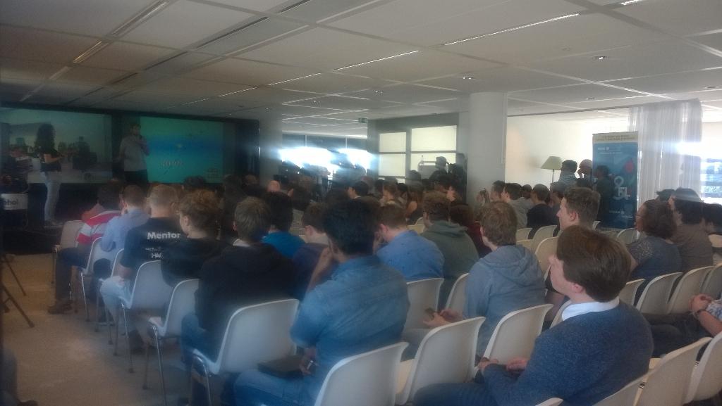 mawa17's tweet image. Great apps and ideas to improve the passenger journey as a result of #HackAndFly hackathon #Schiphol