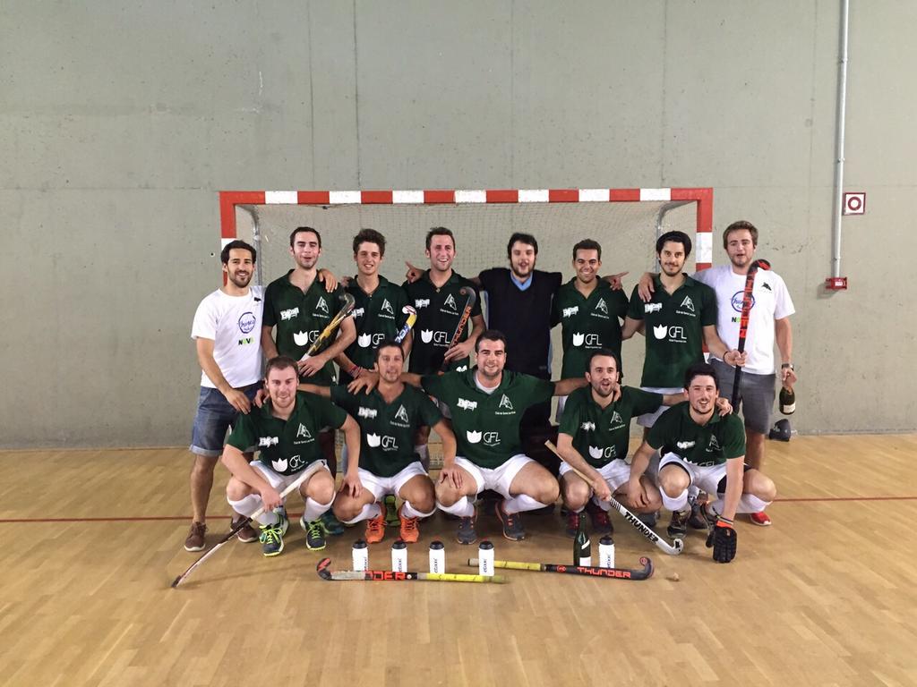 rugi10's tweet image. 40 anys més tard es repeteix la història! Un grup d'amics, portant a un club molt petit a dalt de tot! #lifesgood