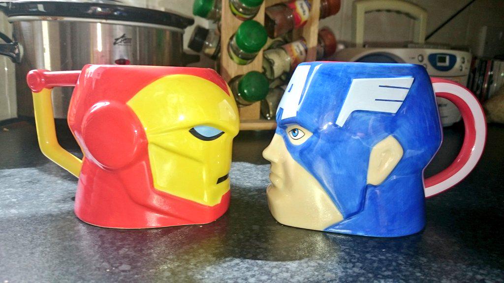 PegstarDesigns's tweet photo. This is how to enjoy a brew. Was actually just showing off my new mugs, but unintentionally #CivilWar #AlwaysCap http://t.co/kBxBGdU2Dl
