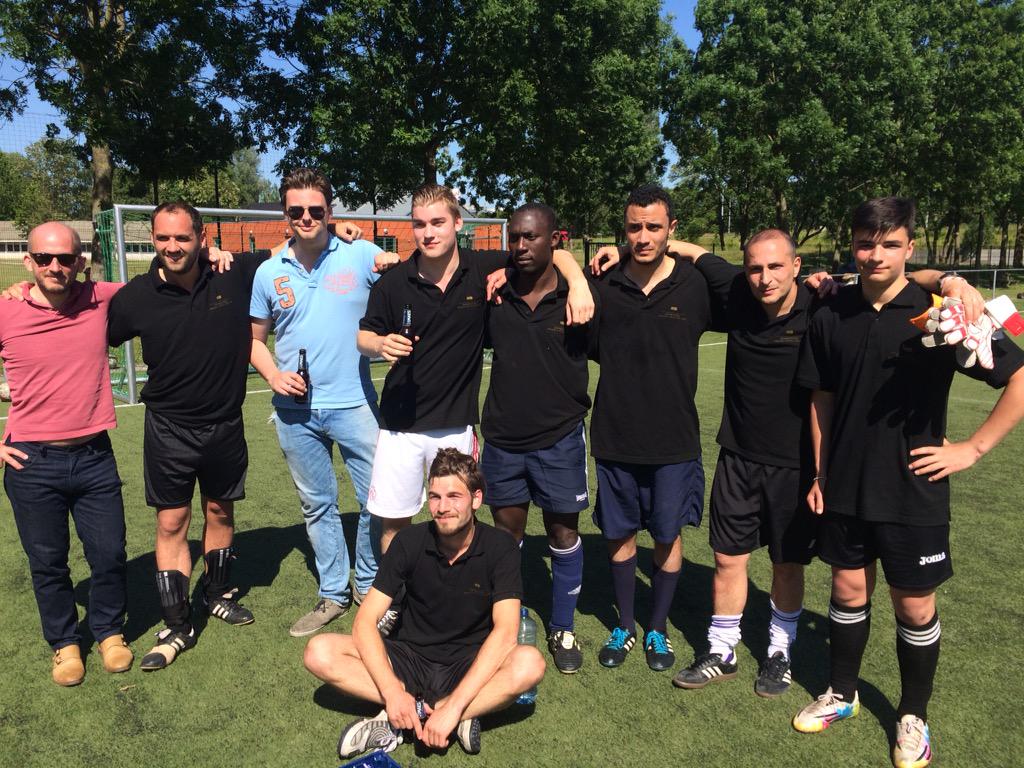 SandtonReylof's tweet photo. Derde jaar oprij wint #sandtongrandhotelreylof de voetbalbeker tegen onze concullega's #Trots http://t.co/e2W6iGuFIw