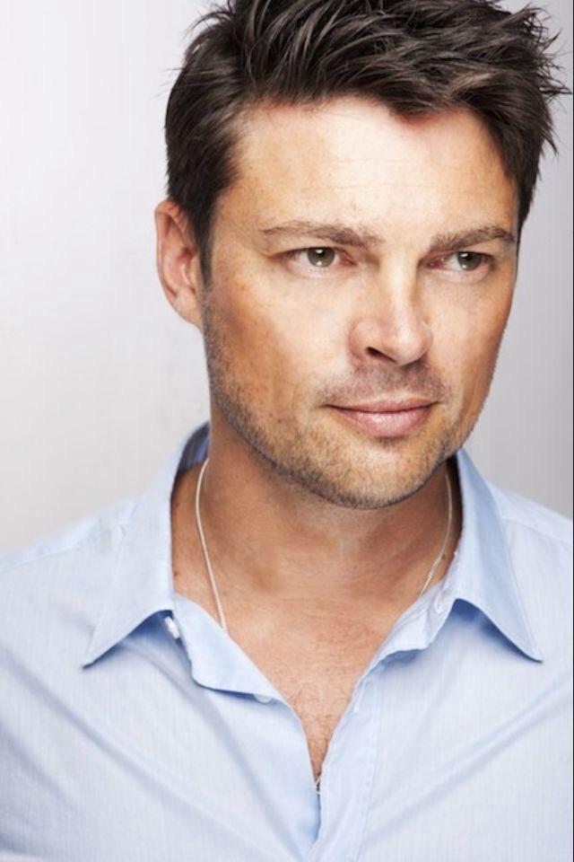 Happy birthday to Karl Urban, an handsome man and actor.     