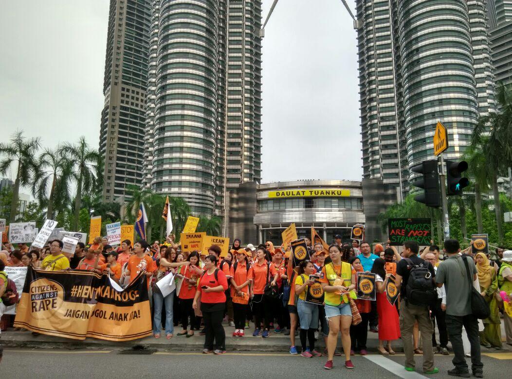 lawyers4liberty's tweet photo. At the #HentikanRogol walk - women must not keep silent. Stand up &amp; confront the perpetrators. http://t.co/RJGE6CCKVQ