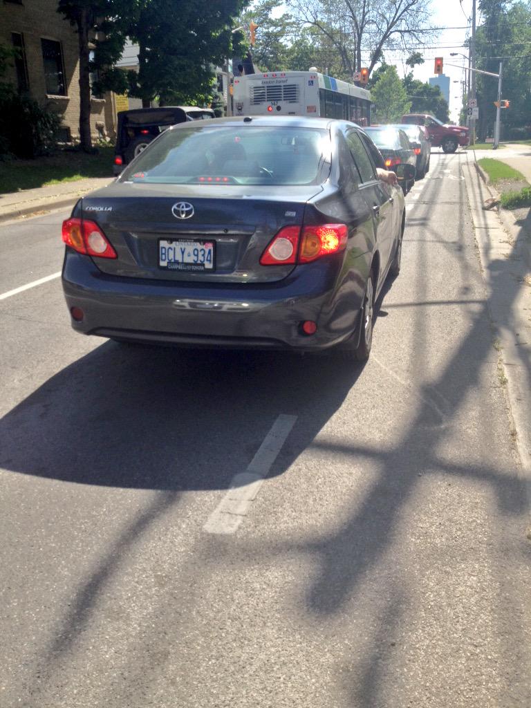 PaulSeale2's tweet photo. This happens. All day. Every day.
Carried on this way for two blocks.
Paint is not enough.
#bikelanes #queensave http://t.co/dW27m4N4T5