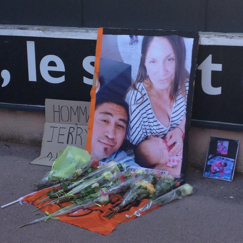 Hell_Kitchen's tweet photo. Cortège et rassemblement à Narbonne pour rendre hommage à #JerryCollins #RIPJerryandAlana #AllBlacks #RCNM #RIP http://t.co/KZxltsEHOL