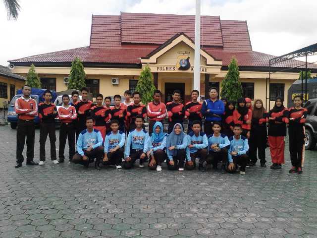saka_dirgantar1's tweet photo. Latihan gabungan bersama saka bhayangkara alhamdulilah @DKCKobar @PangkalanBun310 http://t.co/od6cbb2ELs