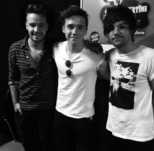 ZouisUpdatess's tweet photo. Louis & Liam backstage at #SummertimeBall #1DatCapitalSTB (06/06/15) - M xx http://t.co/n3yUs8fPSQ