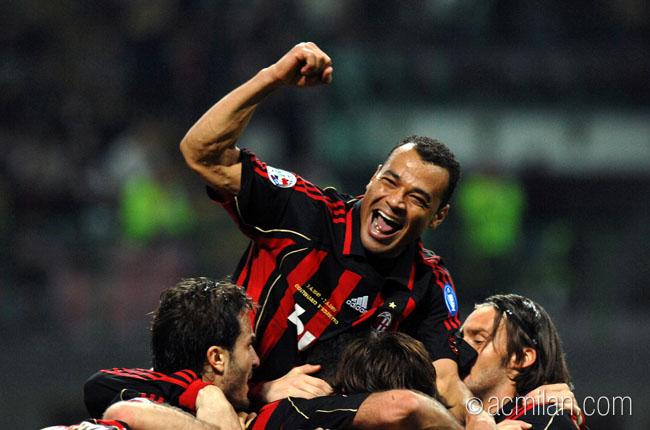 acmilan's tweet photo. Today we celebrate the birthday of one of our Brazilian champions: @officialcafu. Happy birthday! #weareacmilan http://t.co/0mMF9ALJHk