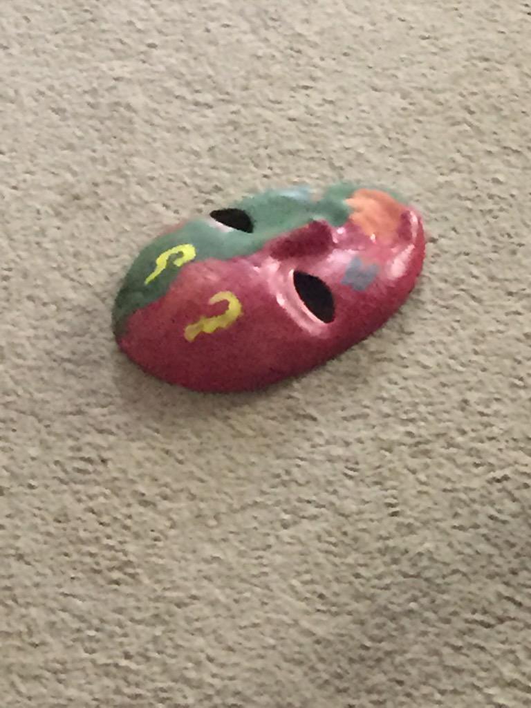 Jessieemel's tweet photo. Who tf left their tribal face in my room #carpetprobz #dahel #fuckingdemonsthesedays #smh http://t.co/MBzhrNcoUS