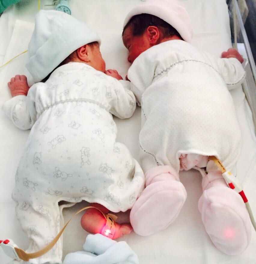 BeaLorenzin's tweet photo. Ecco Francesco e Lavinia. Mamma e papà felici ed emozionati. http://t.co/fVt0kCxRPt