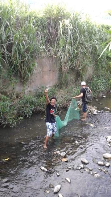 Kimpul_cox's tweet photo. Piknik e cukup gogo iwak wae wes bahagiane mboh http://t.co/GZed7LAJzB