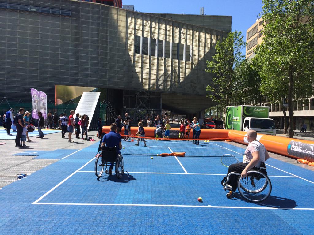 RdSportsupport's tweet photo. Een prachtige dag om allerlei sporten uit te proberen. Kom bij #010moves kijken wat het Rdamse sportaanbod is! http://t.co/iwPNDvhM7V