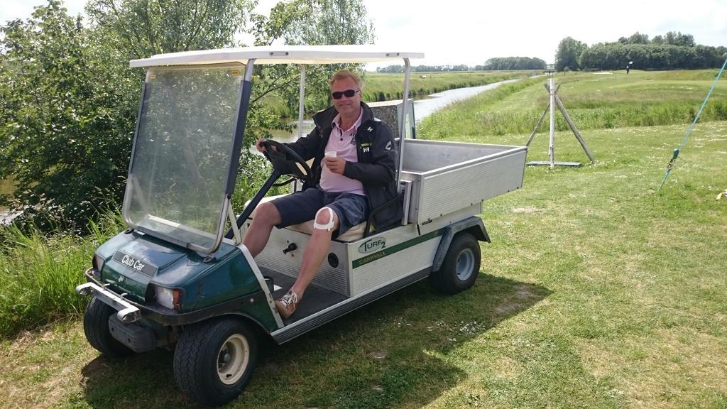 ORSiteDEV's tweet image. Je moet wel uitkijken naar andere alternatieven bij verbod op het fietsen (Deventer Site). Golfcar getest, zit goed.