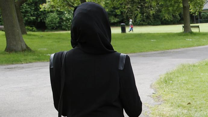 RT_com's tweet photo. Muslim woman attacked in London 'for wearing hijab' http://t.co/6Nnah7ni7J http://t.co/mvfMwSJn9Q