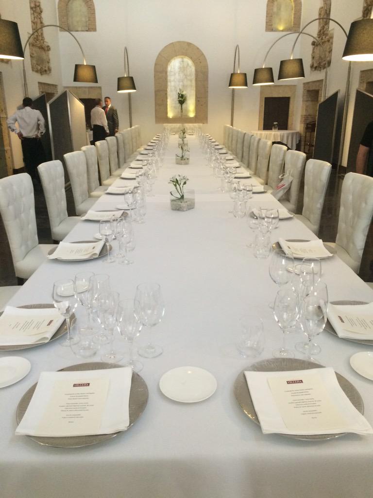 a_la_vole's tweet photo. Qué gran familia #FiestadelChampagne #alavole #restaurantevillena #segovia http://t.co/SauSPTcUKF