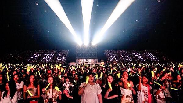 Nukeaa's tweet photo. 안제나 기다릴게 - จะรอเธอตลอดไป #JYJ #FallenLeave #Bangkok @1215thexiahtic @bornfreeonekiss #6002TheMicky http://t.co/nLzzJg2HrQ