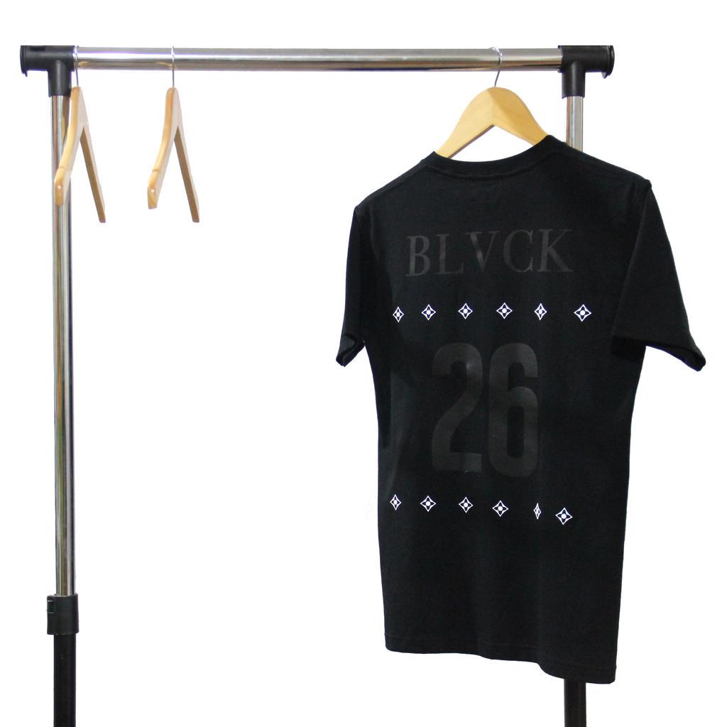 BndAuthentic "White &amp; Blvck"
XS, S, M, L, XL, XXL
Rp. 140.000 
LINE <a href="/BndAuthentic/">Bnd Authentic</a> 
+62812 12345 767