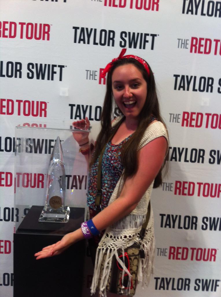 13magicswift's tweet image. one year ago today rip rip rip #SwiftBoothCMA #CMAFest2014
@taylornation13