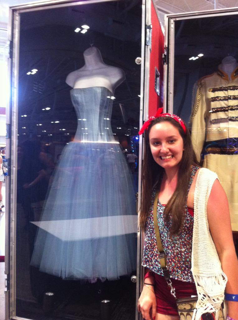 13magicswift's tweet image. one year ago today rip rip rip #SwiftBoothCMA #CMAFest2014
@taylornation13