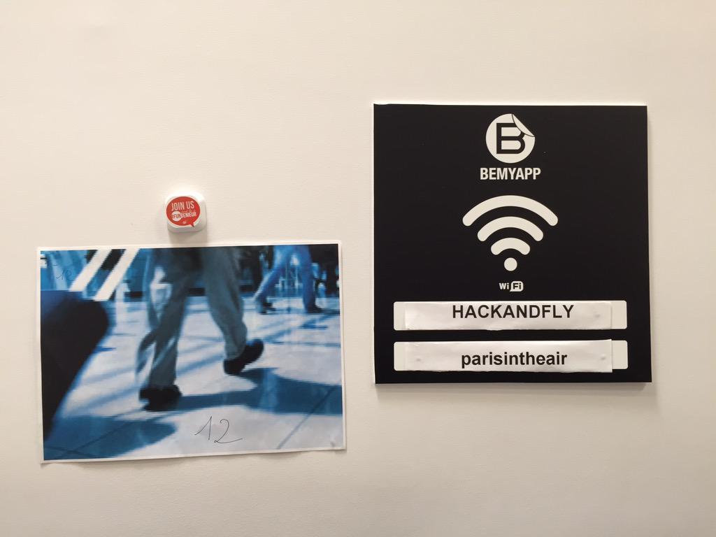 mnemoniq007's tweet image. #hackandfly : Les #iBeacons #fungenieur partout dans la salle. Merci @SII_IDF @GroupeSII