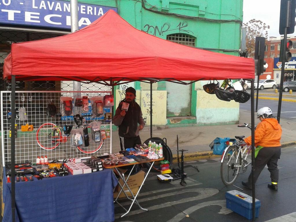 feriadelacleta's tweet photo. instalados @ciclorecreovia   de Santiago, Las Condes, Ñuñoa, San Miguel, San Joaquin, La Florida con mecánica gratis http://t.co/hux9GALklf