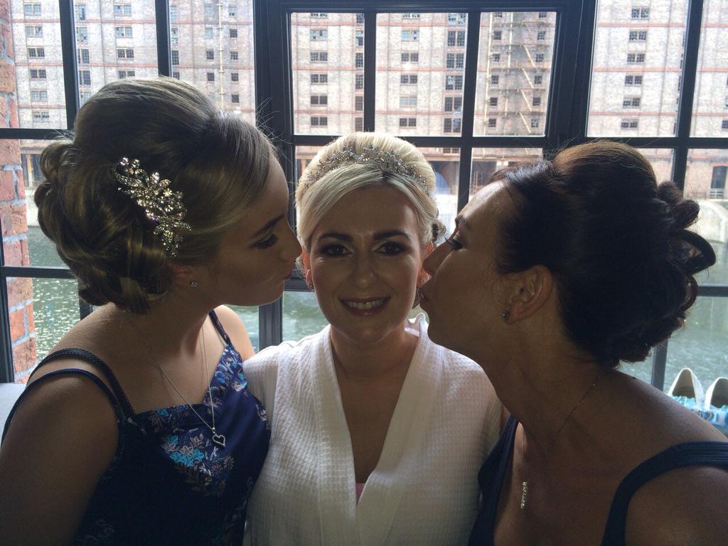makeup_em's tweet image. Gorgeous #Bride &amp;amp; #Bridesmaids #makeup #makeupartist #wedding #weddingday #idoleyes #MUA #Liverpool #merseyside