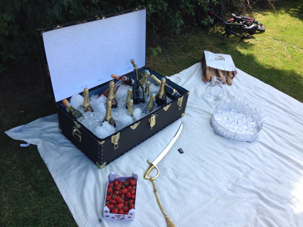 Looking forward to our <a href="/RoyalYeomanry/">TheRoyalYeomanry</a> vs <a href="/HamPoloClub/">Ham Polo Club</a> #Polo game  w <a href="/ChampagneJeanB/">@ChampagneJeanB</a> <a href="/PolistasPolo/">Polistas Clothing</a> #Champagne #luxury